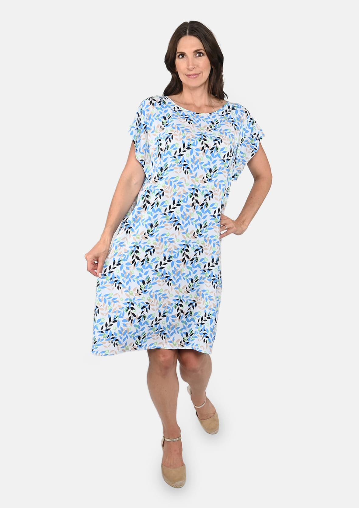lady wearing crew neck floral blue tunic dress #color_Blue Printed